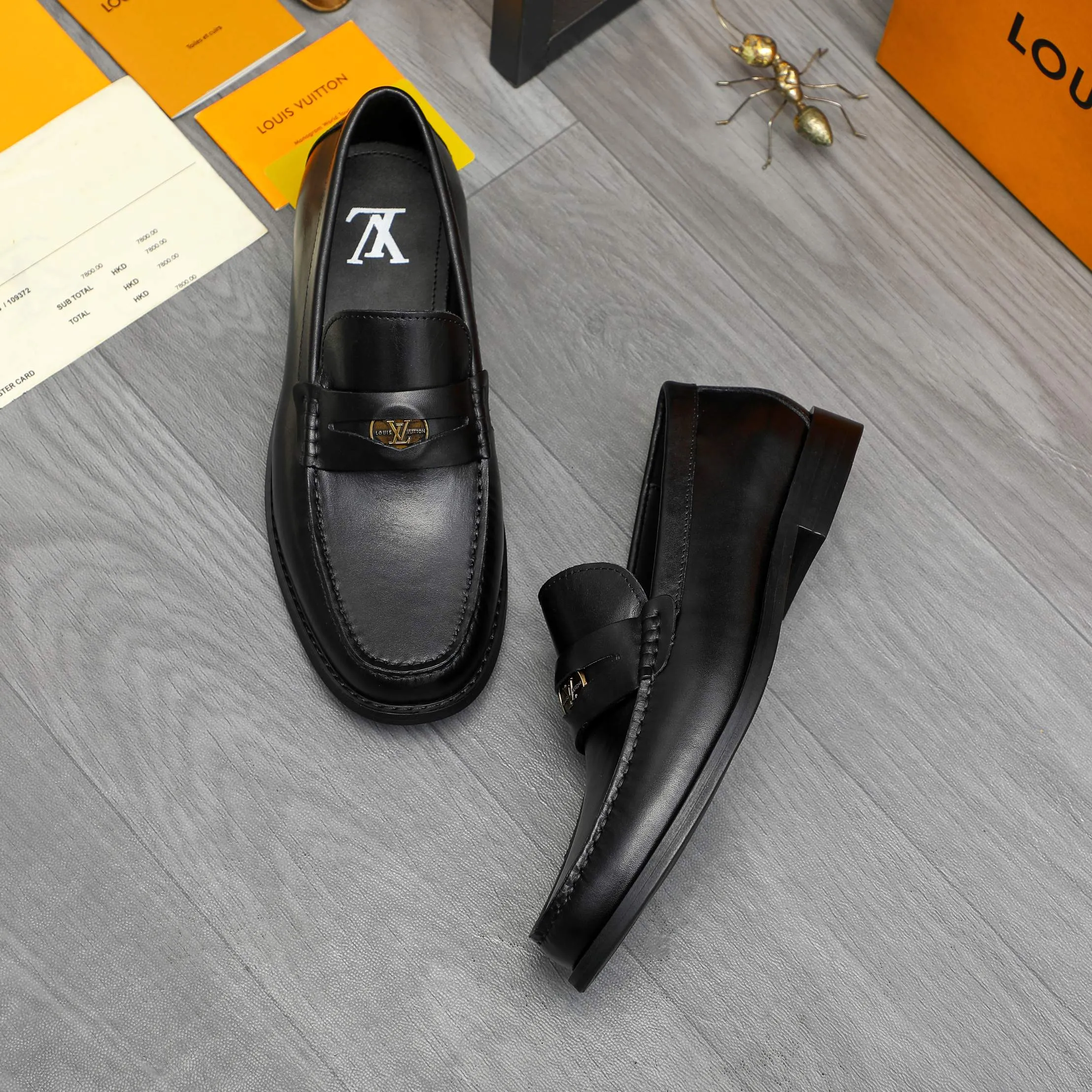 Men's shoes 💰p460 Product trademark: LV (Louis Vuitton) business slip-on leather shoes Regular size: 38-45 (45 is custom-made and non-returnable) Product materials: Selected high-quality cowhide upper, cowhide lining, original rubber outsole